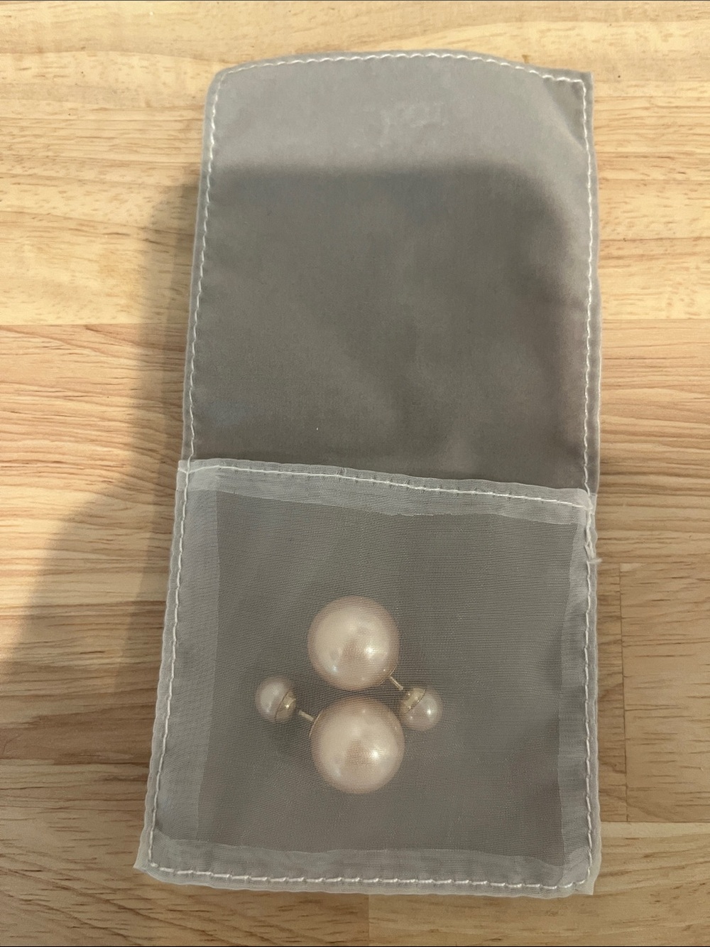 Double-Sided Pearl Stud Earrings - Cream Pearlescent